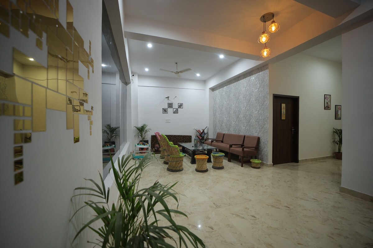 "Saroj Villa - 2 Rooms Sets