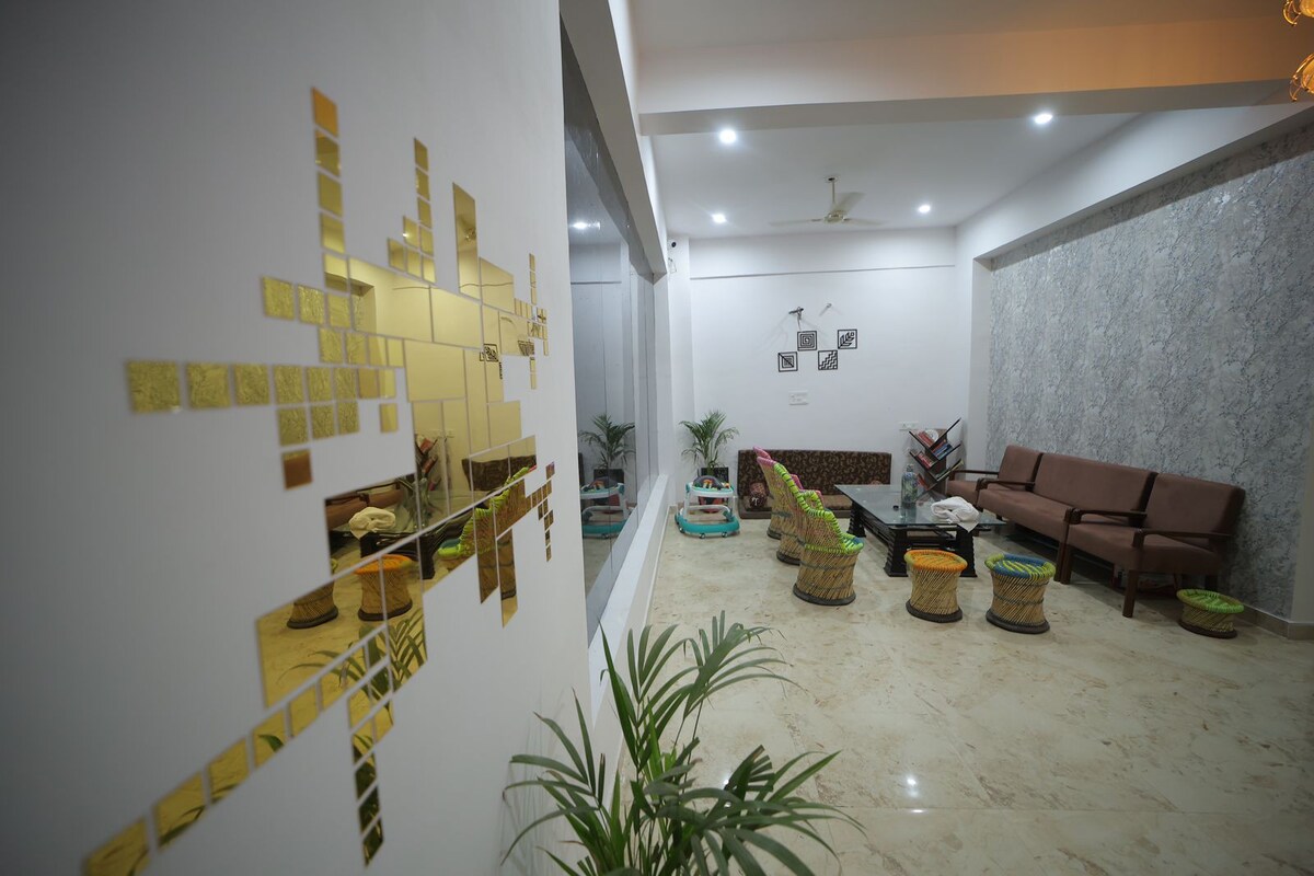 "Saroj Villa - 2 Rooms Sets