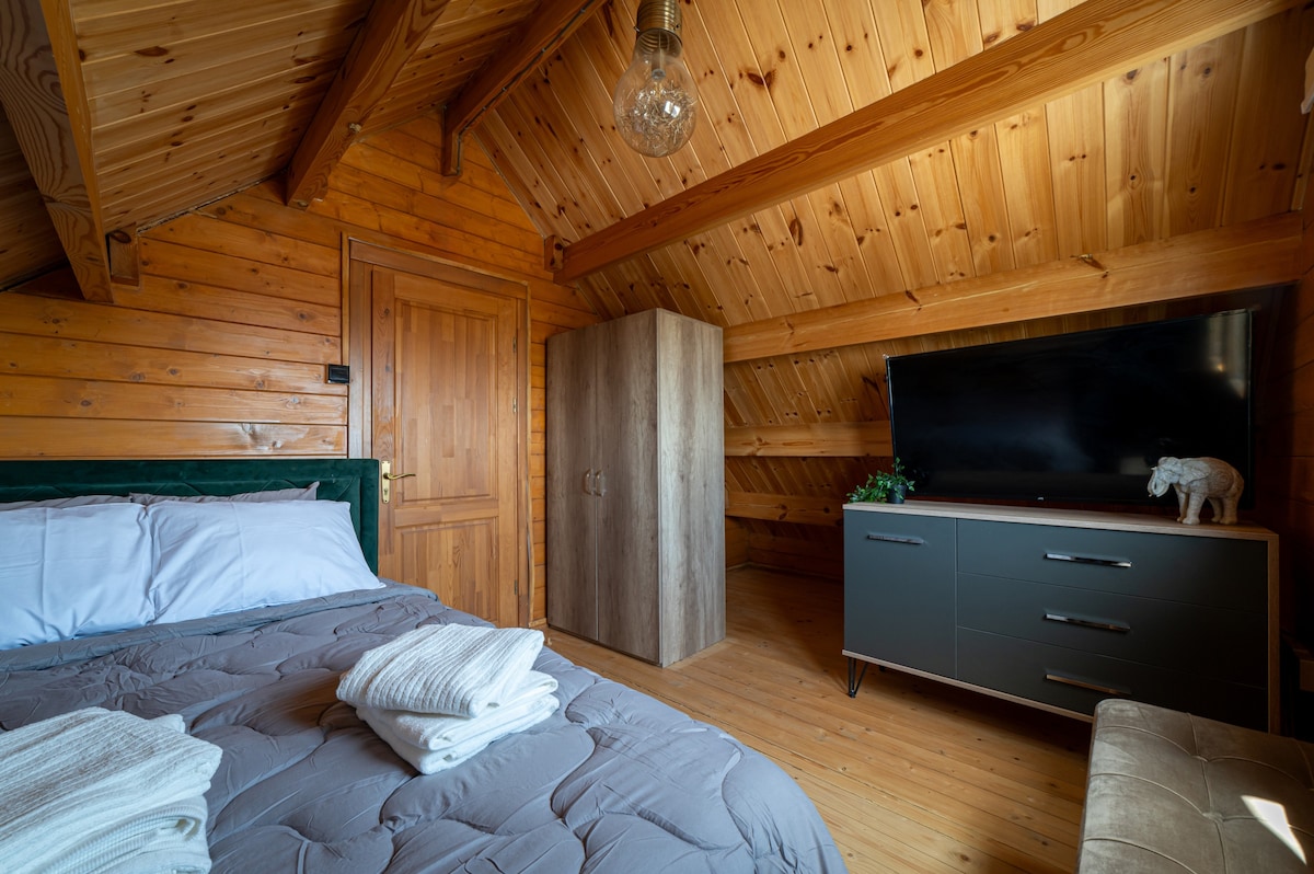 4 Bedroom Cabin in Lofou Village