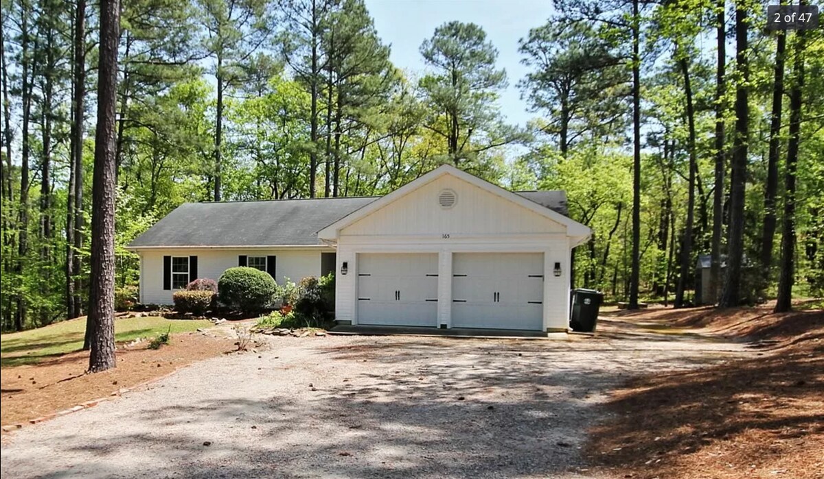 Pines retreat - pet friendly fenced yard near golf