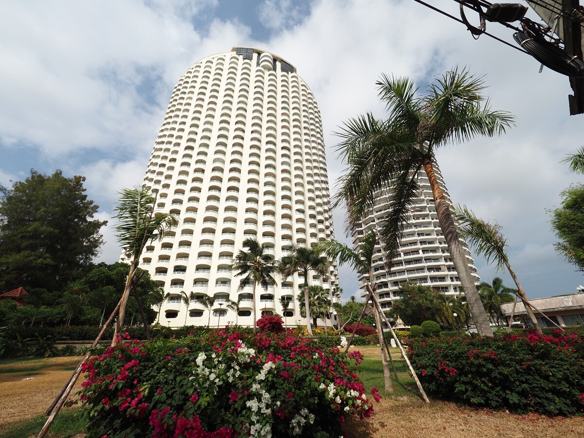 Beautiful beach front VIP condo