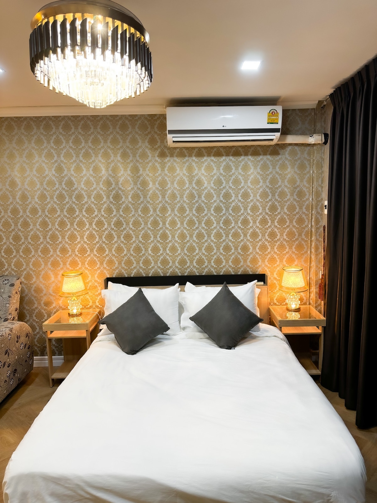 758 Ratchada/MengJai/4BR/12PAX