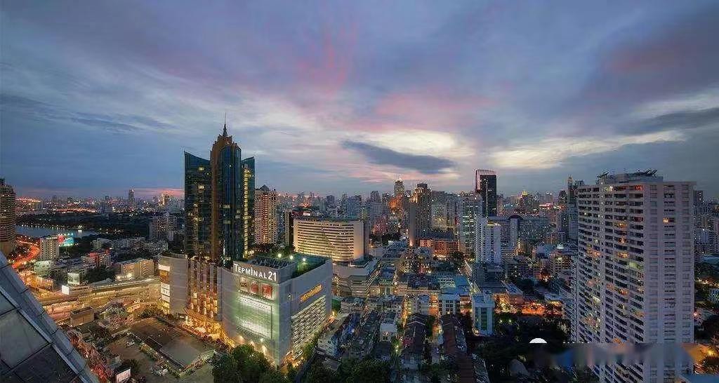 BTS Asoke  现代高层 2bed 2 bath 70平