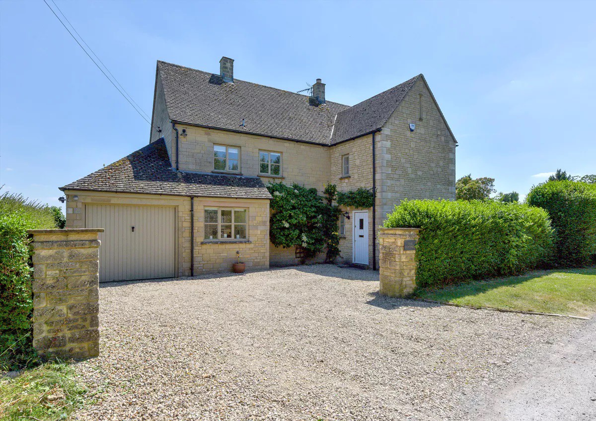 Idyllic Cotswold's cottage with unobstructed views