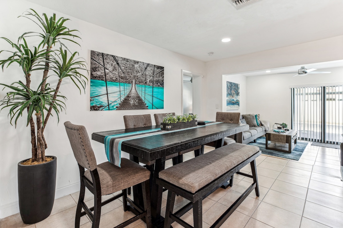 Miami Oasis: Spacious 4-Bedroom Home with Pool