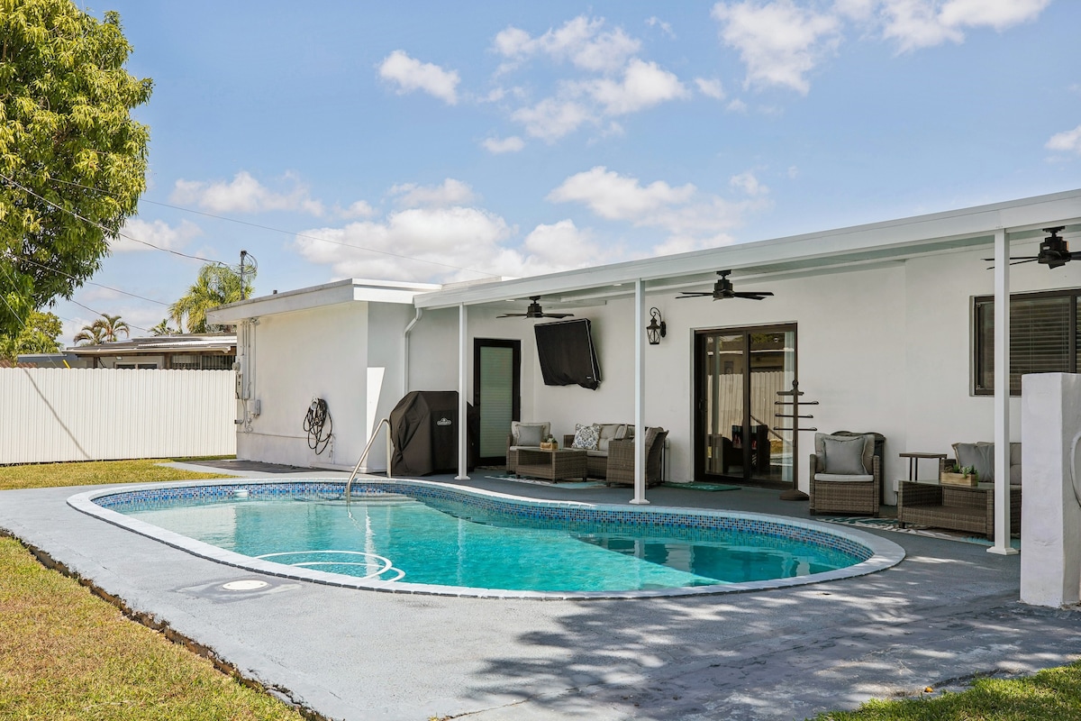 Miami Oasis: Spacious 4-Bedroom Home with Pool