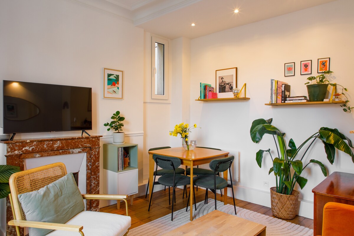 Vibrant 1BD Urban Retreat—Canal Saint-Martin