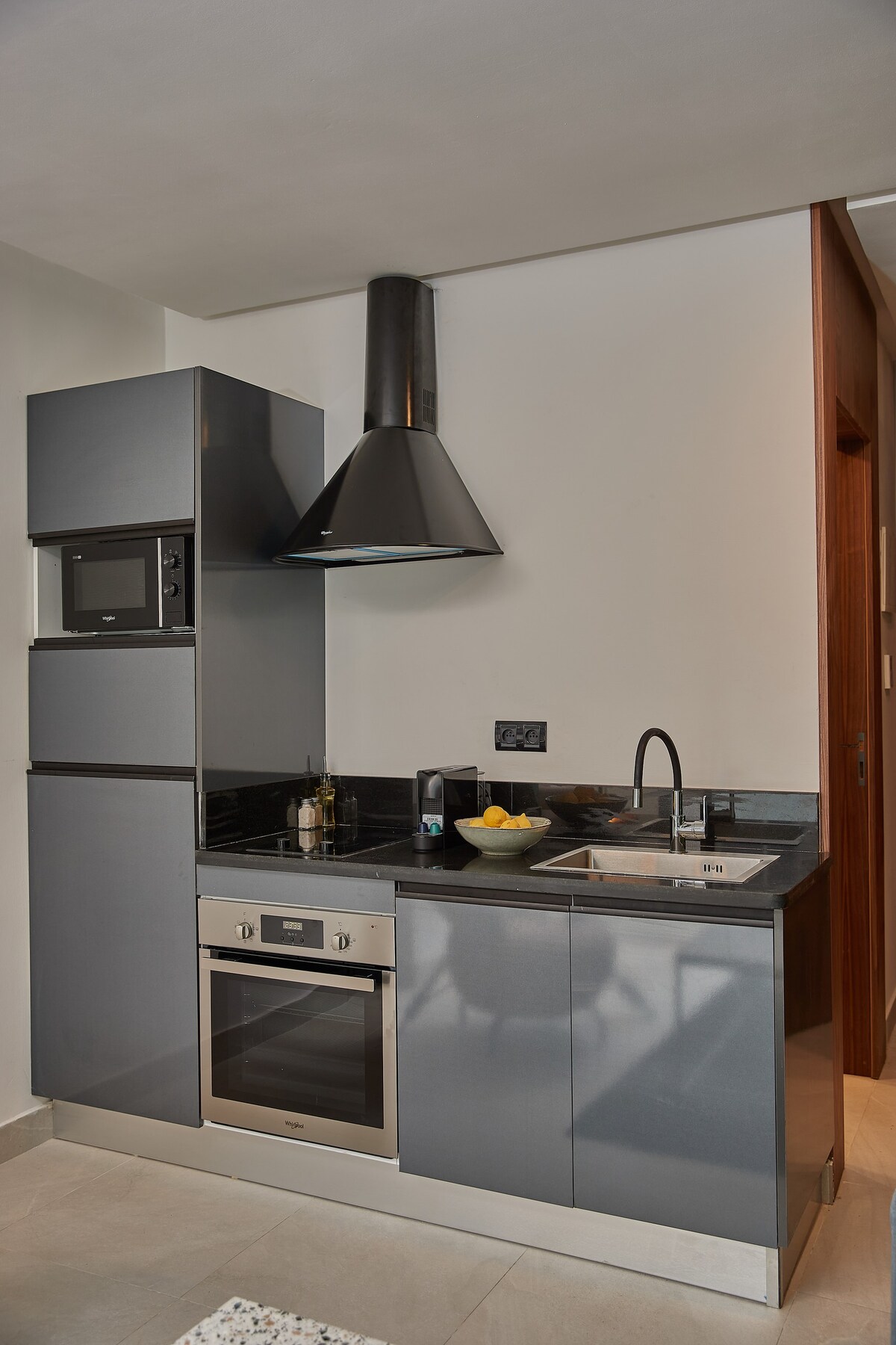 StayHere |1BR| Private Balcony | Free Parking
