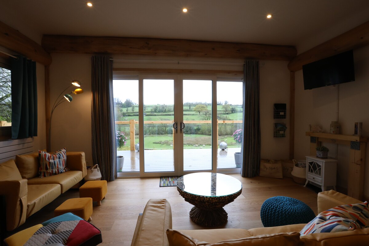 The Lodge at Gales Court, luxury log cabin