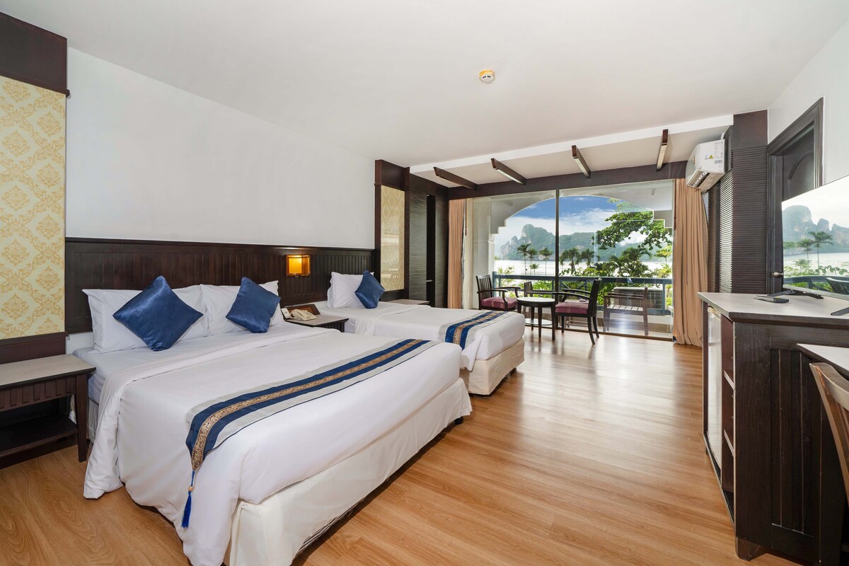 PhiPhi*Triple Room*Beachside