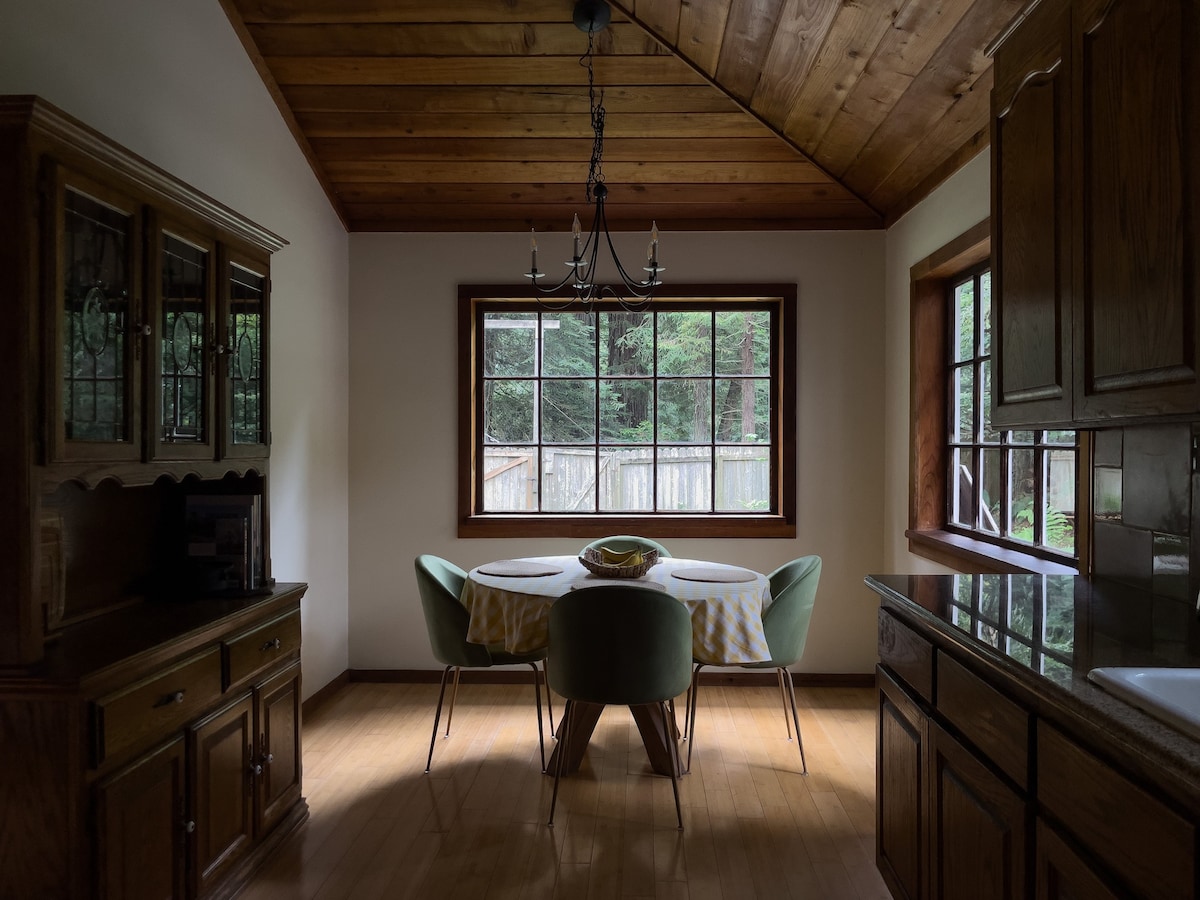 dreamy cabin in the redwoods & hot tub