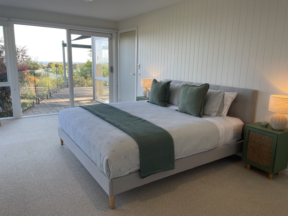 Upper Deck- 3 Bedroom Beach House-Pet Friendly
