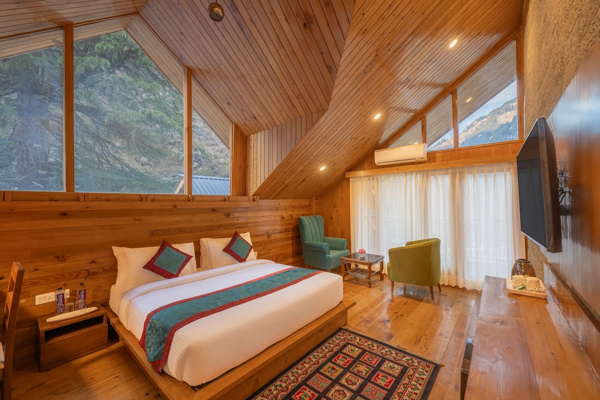 Deluxe Cottage | Balcony | Mountain Jibhi Valley