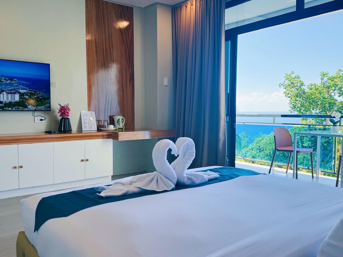 Standard Room with Mountain & Ocean View