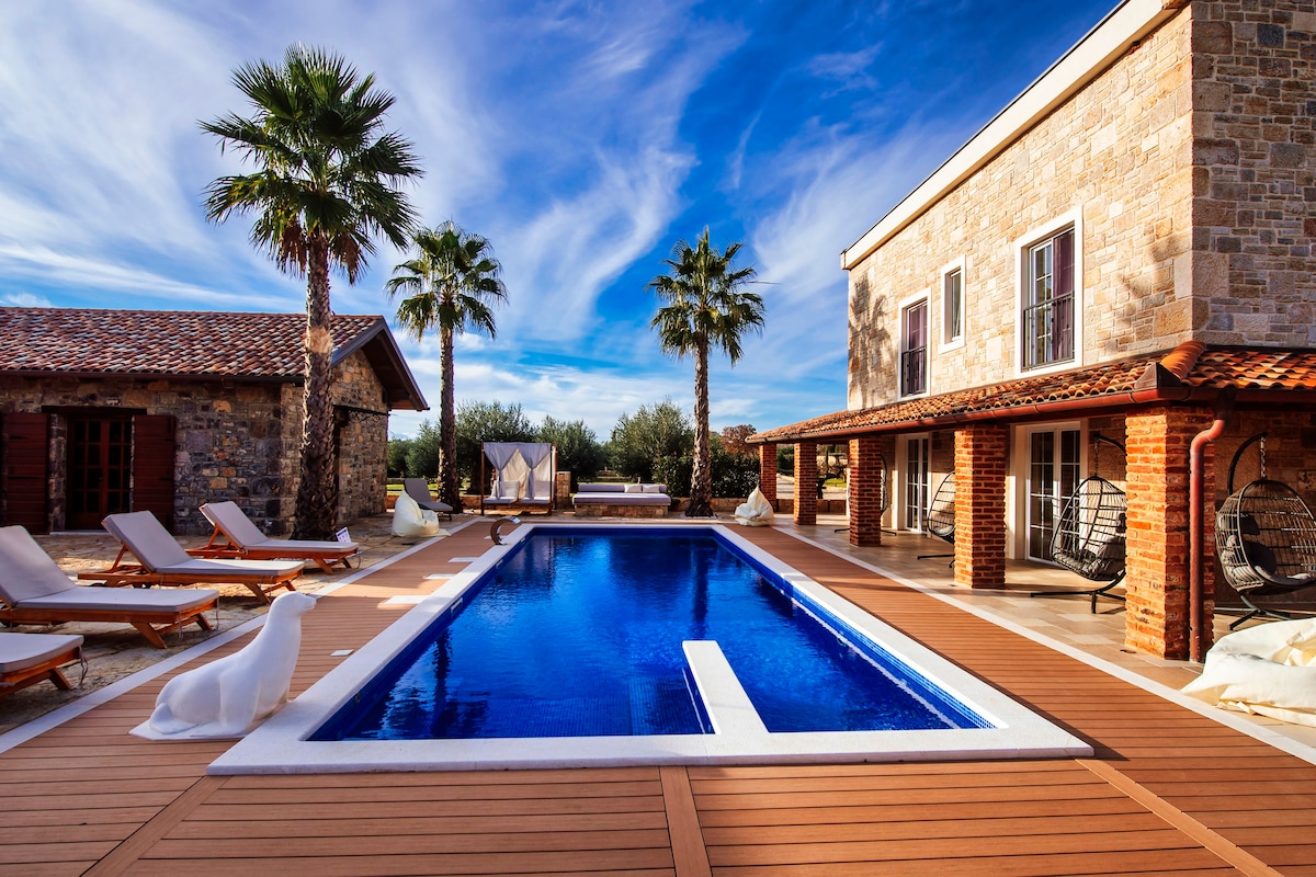 Incredible Luxury Rustic Estate - Villa Marta