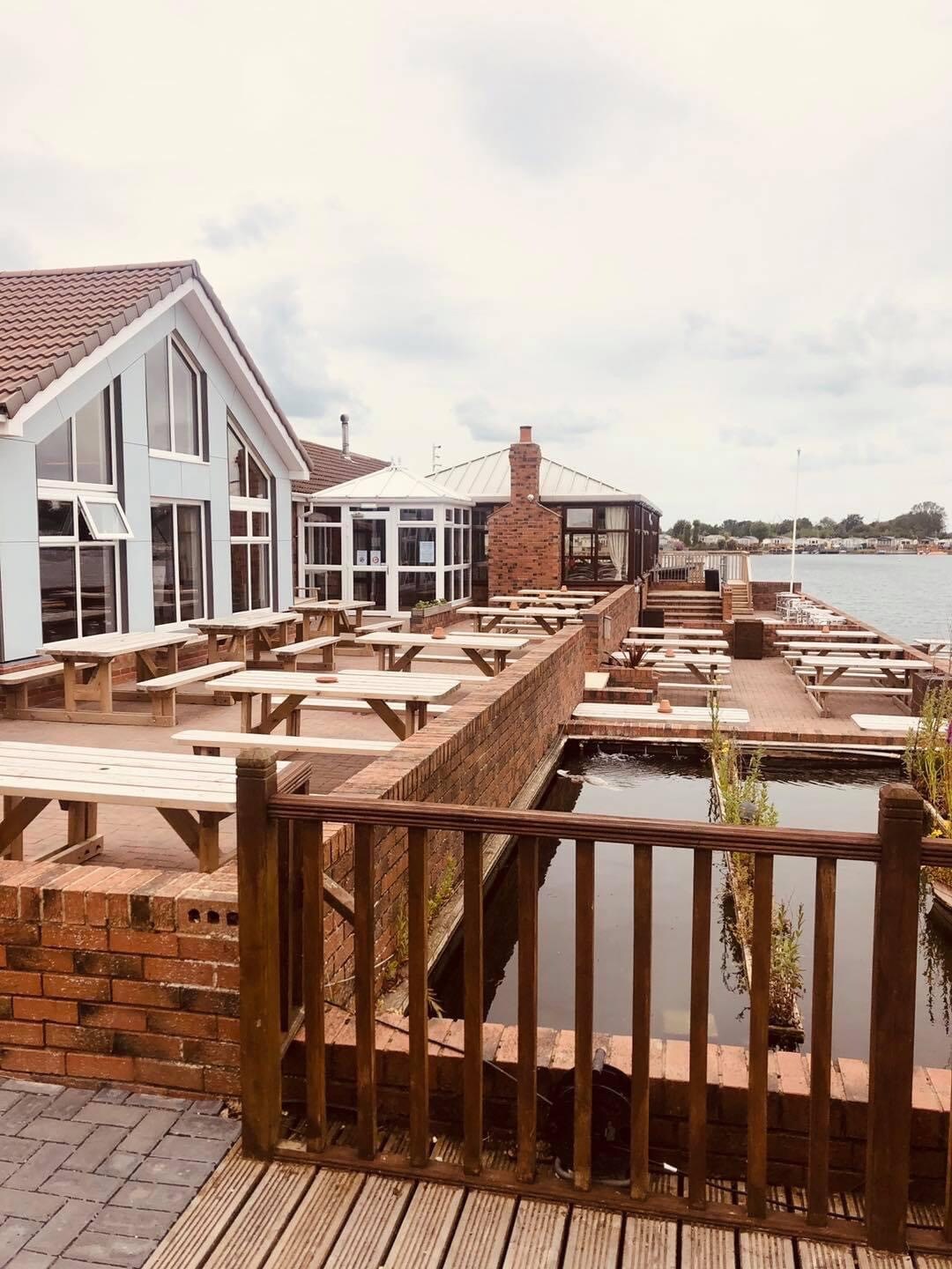 5* Country Park - Bar - Restaurant - Fishing Lakes