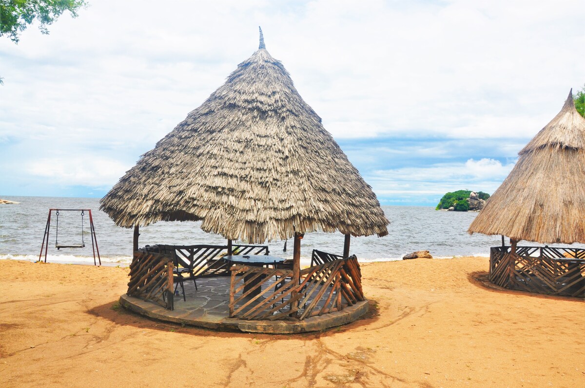 mat villa beach lodge & campsite