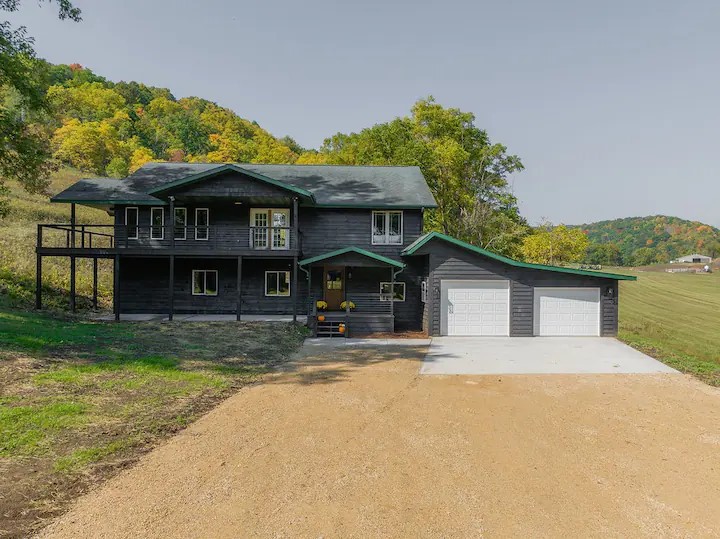 Driftless Cabin Getaway - HOT TUB