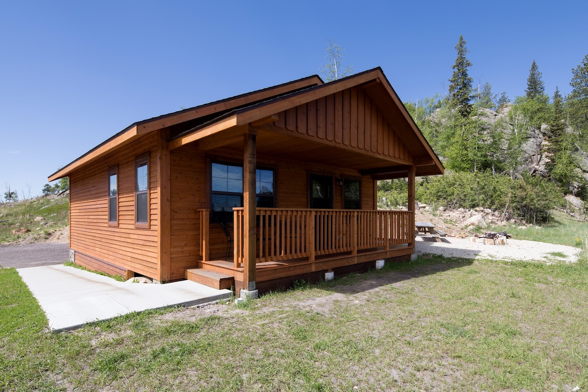 Sylvan Lake Lodge View Cabin | 2-Bed, 2-Bath
