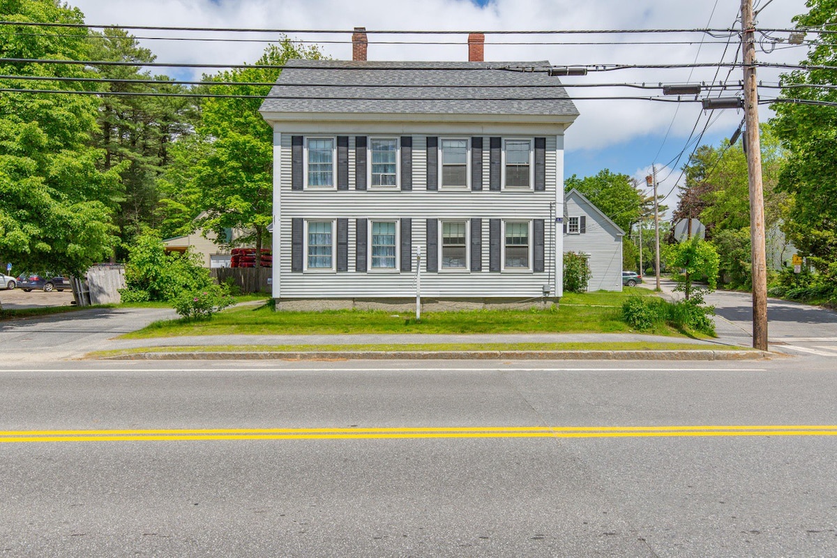 Walk to Town 4BR, 200yr old home