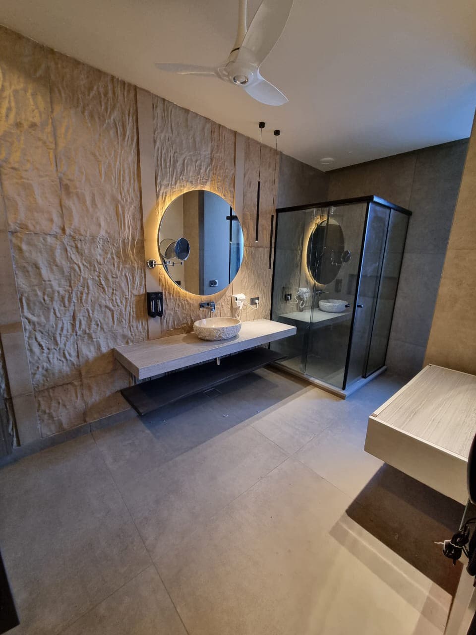 Luxury Lofts -Serene Room