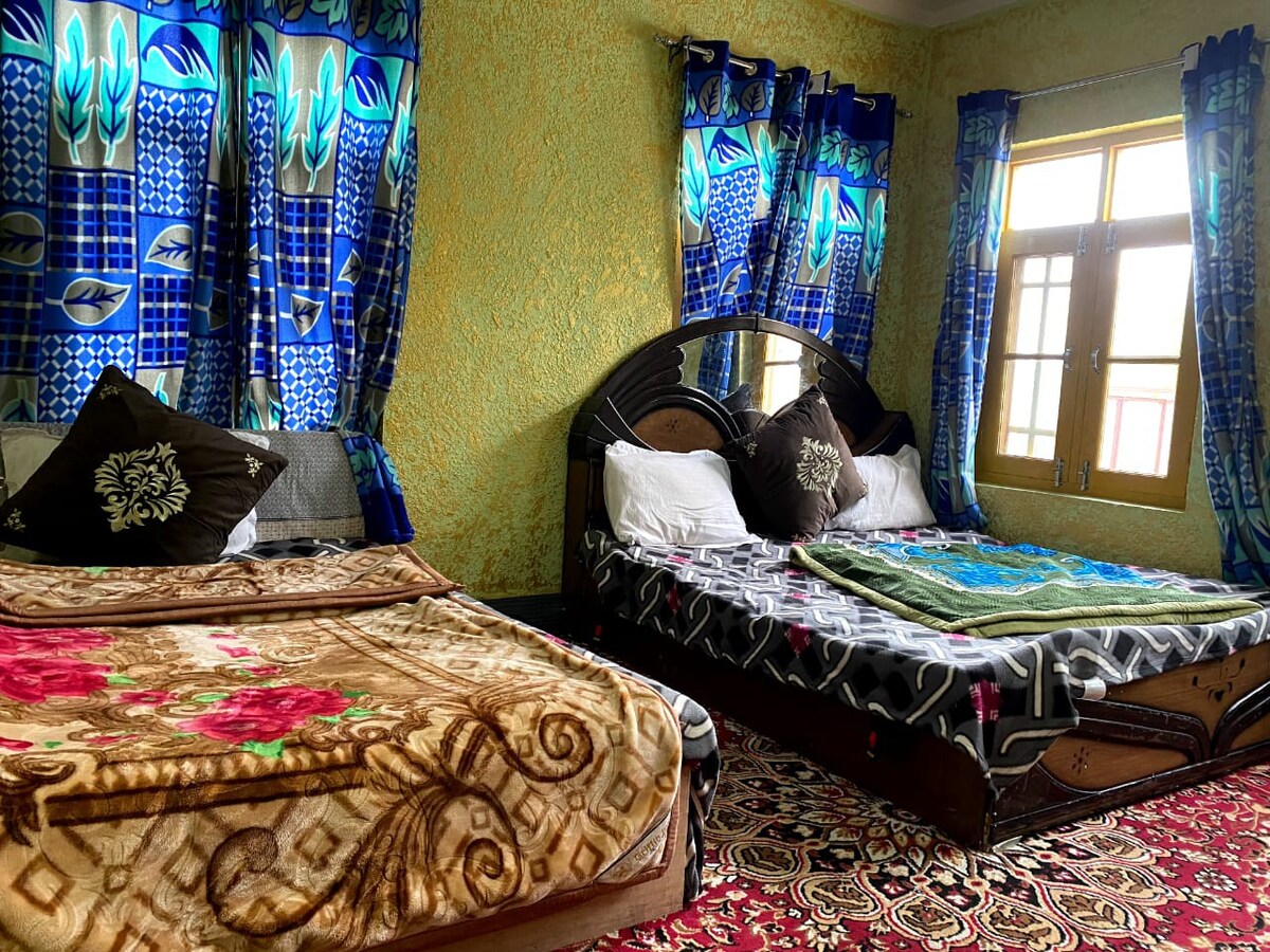 Hotel Sunlight Srinagar / Triple Bedroom