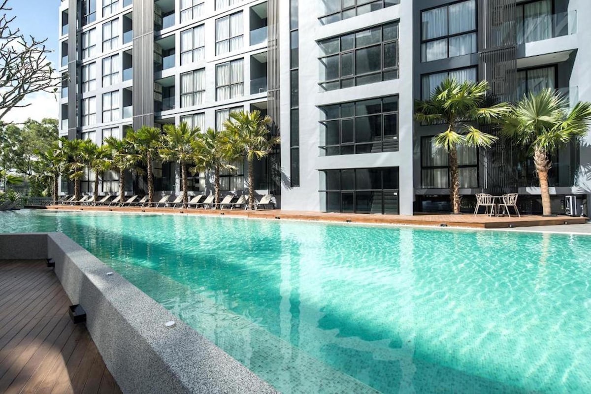 时尚的两卧室公寓，设有四个游泳池，靠近卡马拉海滩和普吉幻多奇乐园