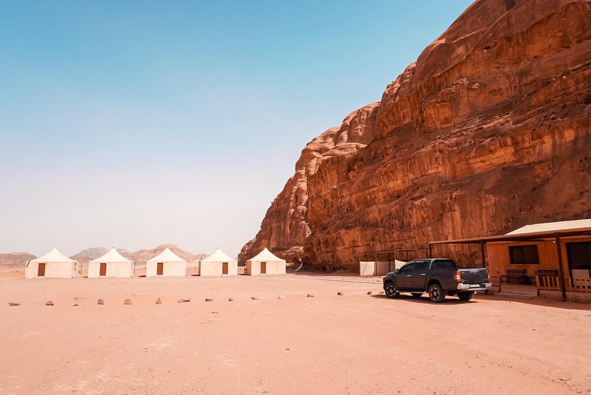 Wadi Rum Tent with 1 King Bed l Breakfast included