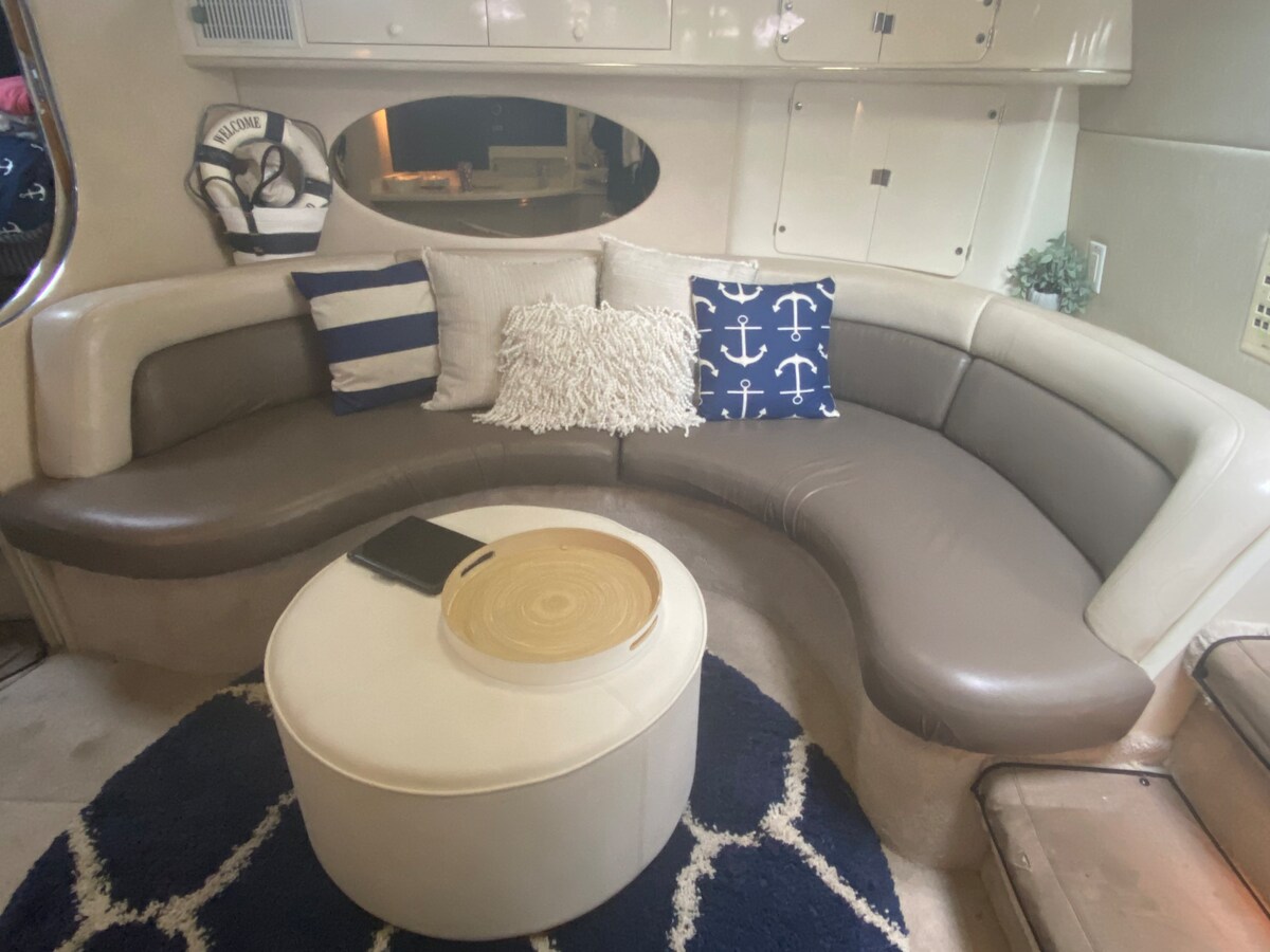 Luxurious, spacious 40’ Yacht, make some memories!