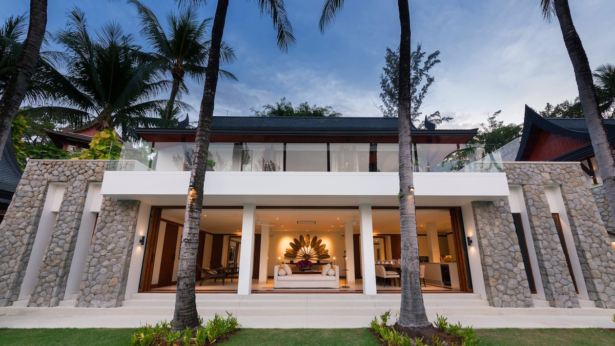 6-Bedroom Luxury Villa Beachfront