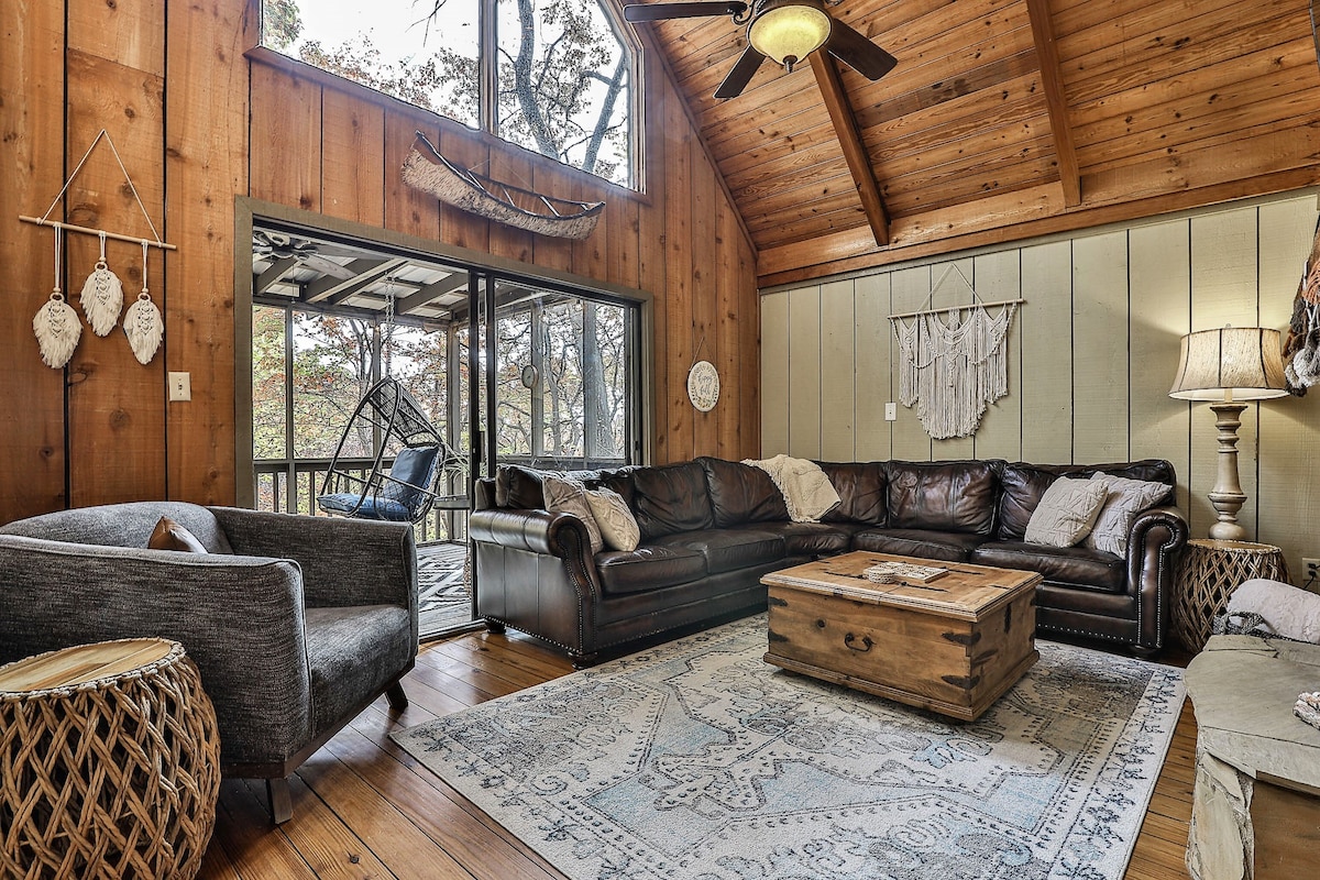 4BR+Loft Cozy Cabin/Firepit/Pet Friendly/Big Canoe