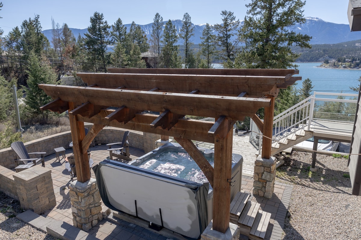 Beautiful Lake View Cabin!