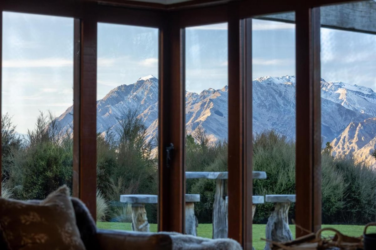 Homestead on Lake Hawea