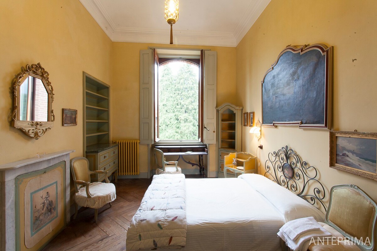 Quadruple Room in Historic Residence