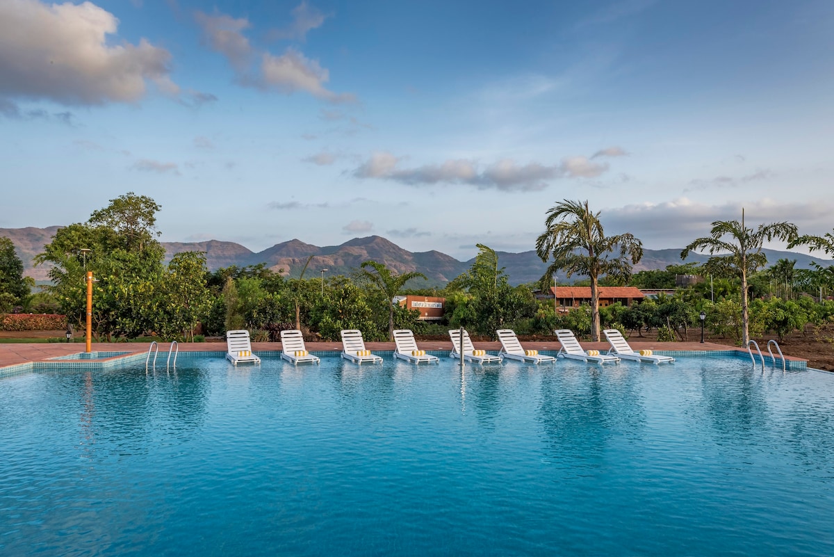 Luxe pool villa with stunning Mulshi Lake views