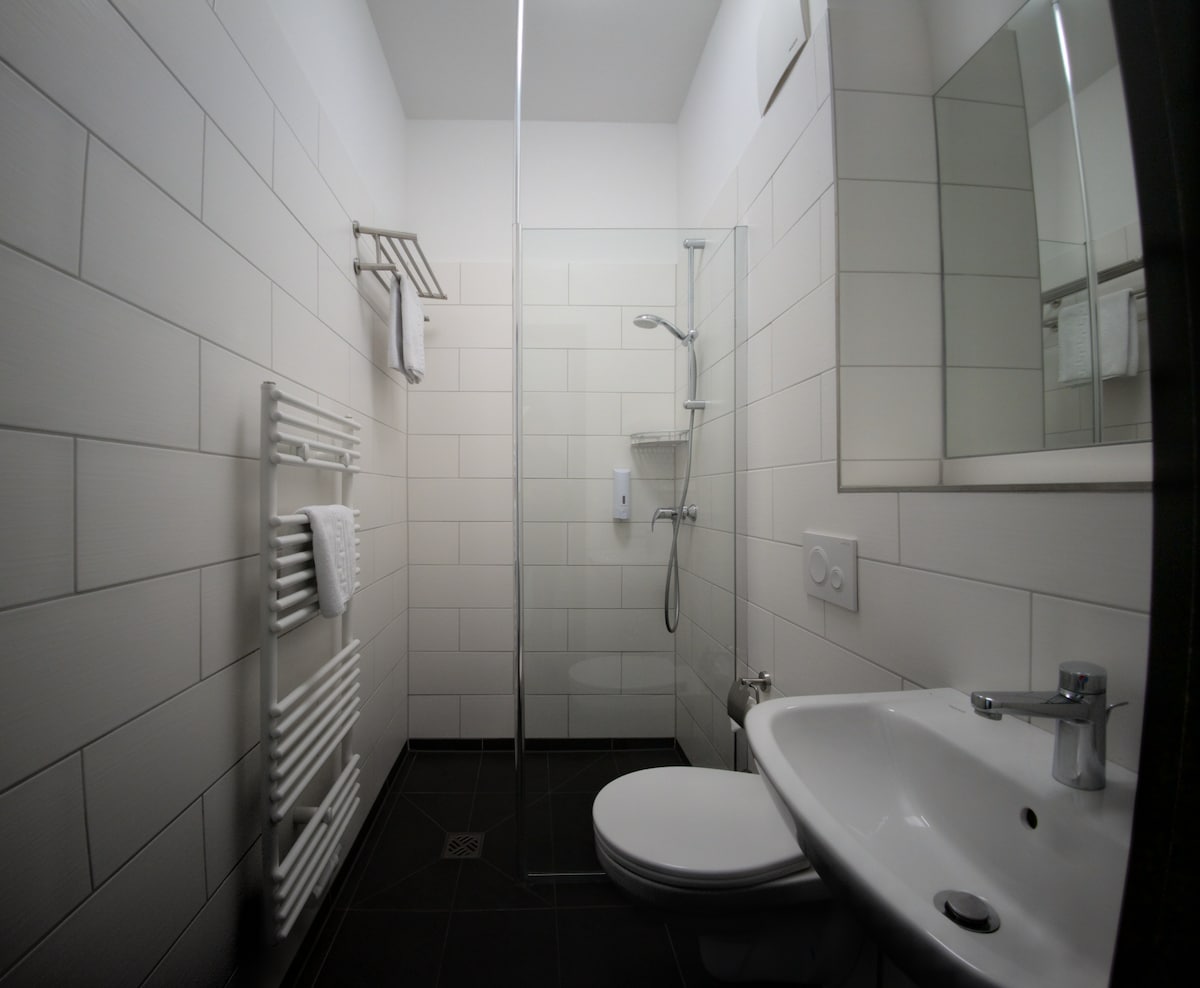 Privates Doppelzimmer mit eigenem Bad