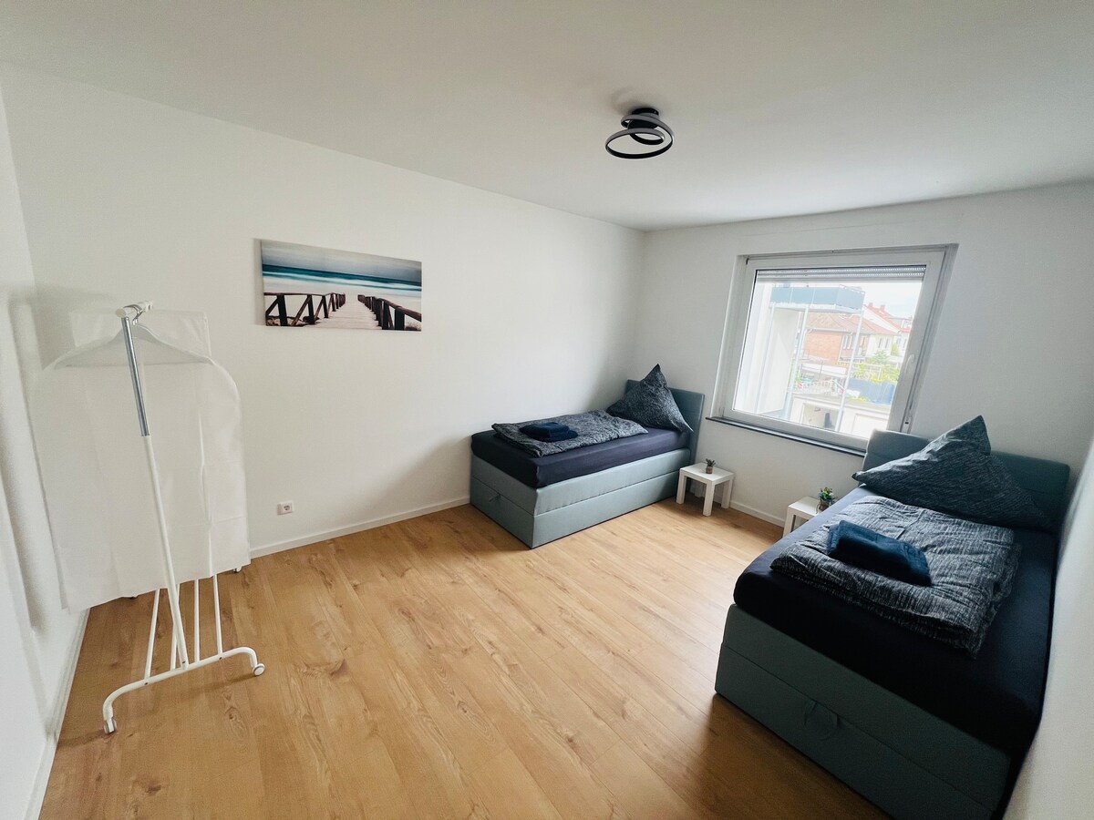 Cosy Flat | 4 Beds | 3 Room | Parking | WiFi
