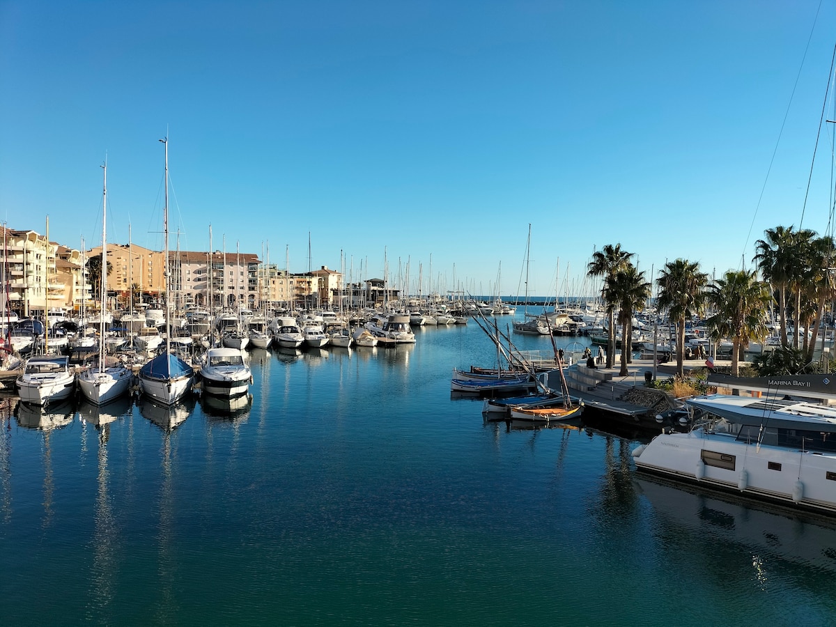 nuits insolites sur bateau à quai sur Fréjus