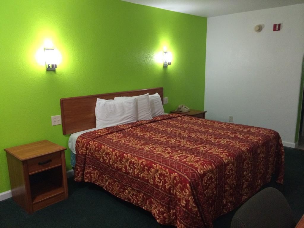 San Antonio King Bed Hallmark Inn Hotel Room