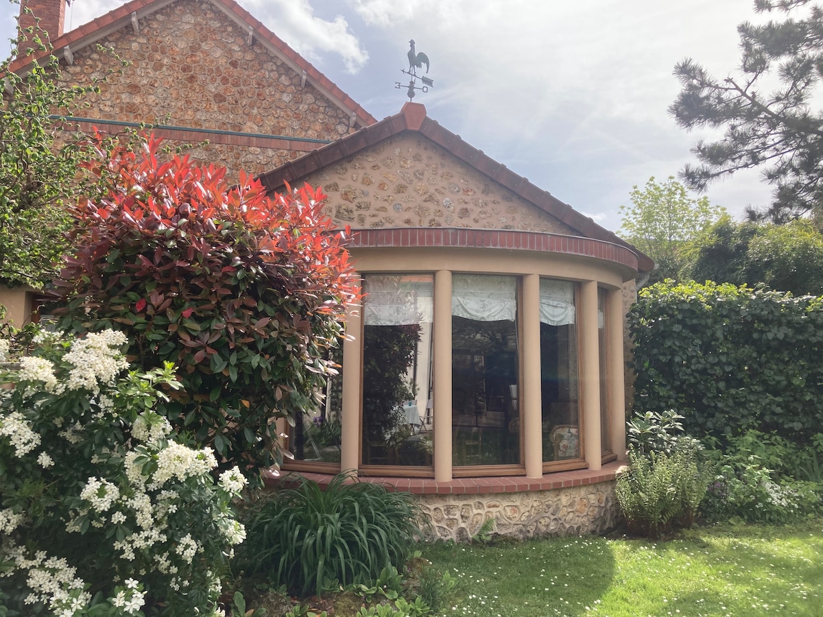 Studio sur très joli jardin