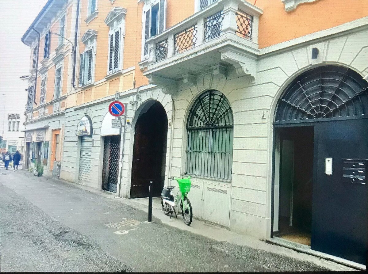 Posizione invidiabile, sei in centro città.