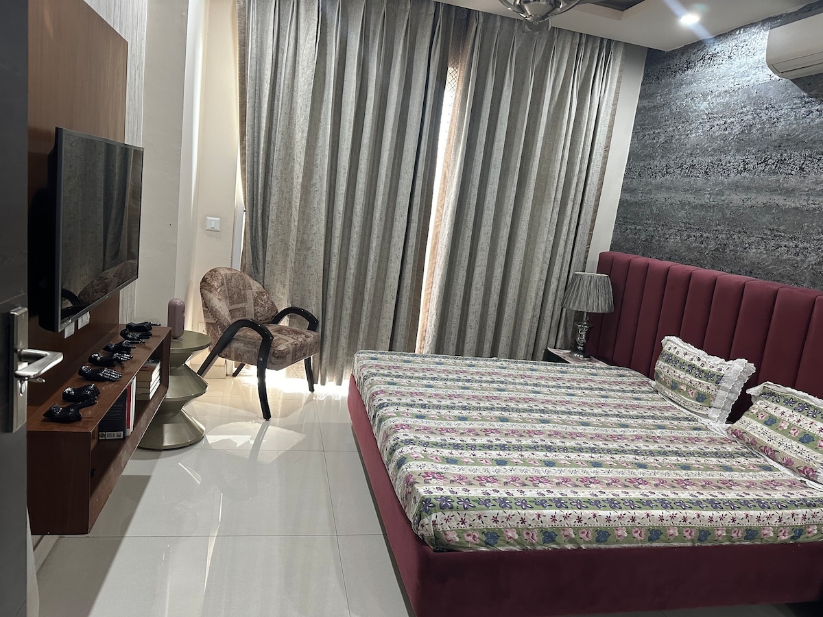 A private room in Homeland heights, Mohali