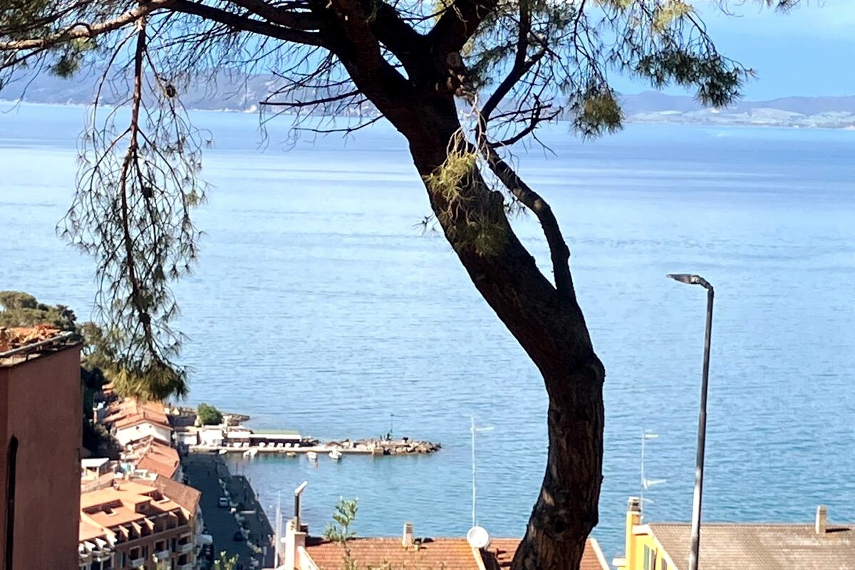 Large silent family apartment in Porto S. Stefano