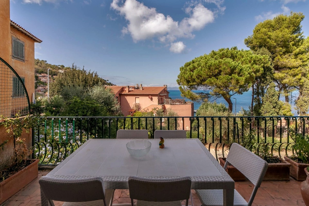 Large silent family apartment in Porto S. Stefano