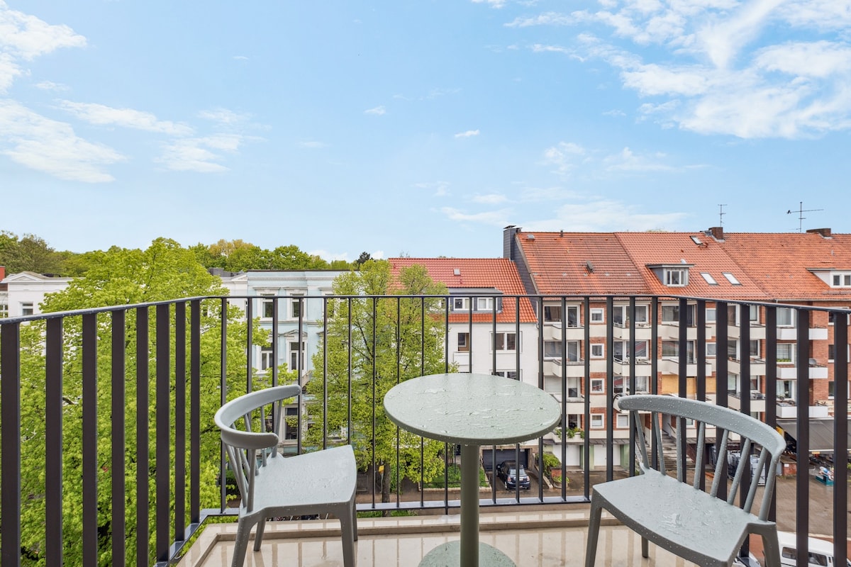 limehome Hamburg Graumannsweg | Suite with balcony