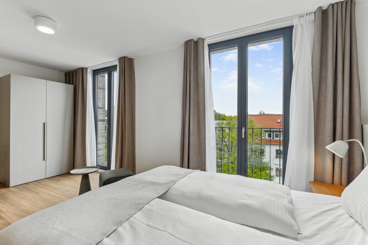 limehome Hamburg Graumannsweg | Suite with balcony