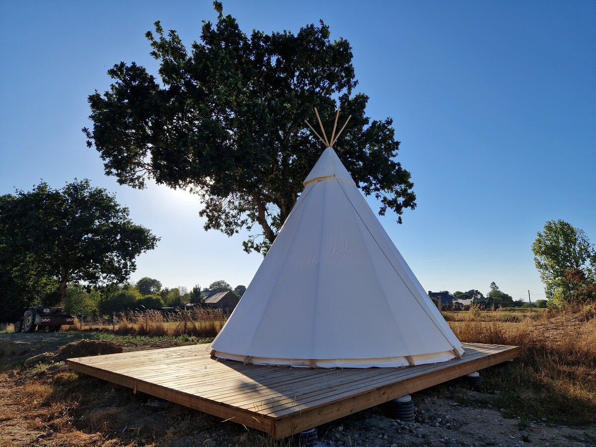 La Chèvrerie的印第安帐篷
