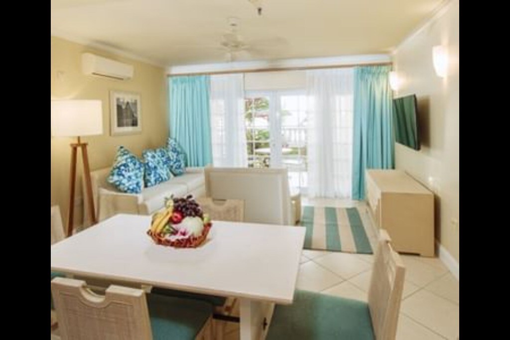 Great Beach View Suite in Resort