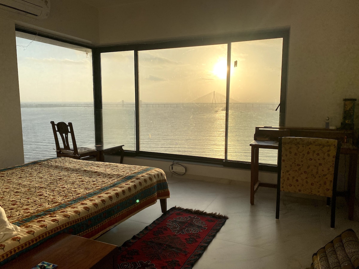 1BHK overlooking Mumbai Sea Link