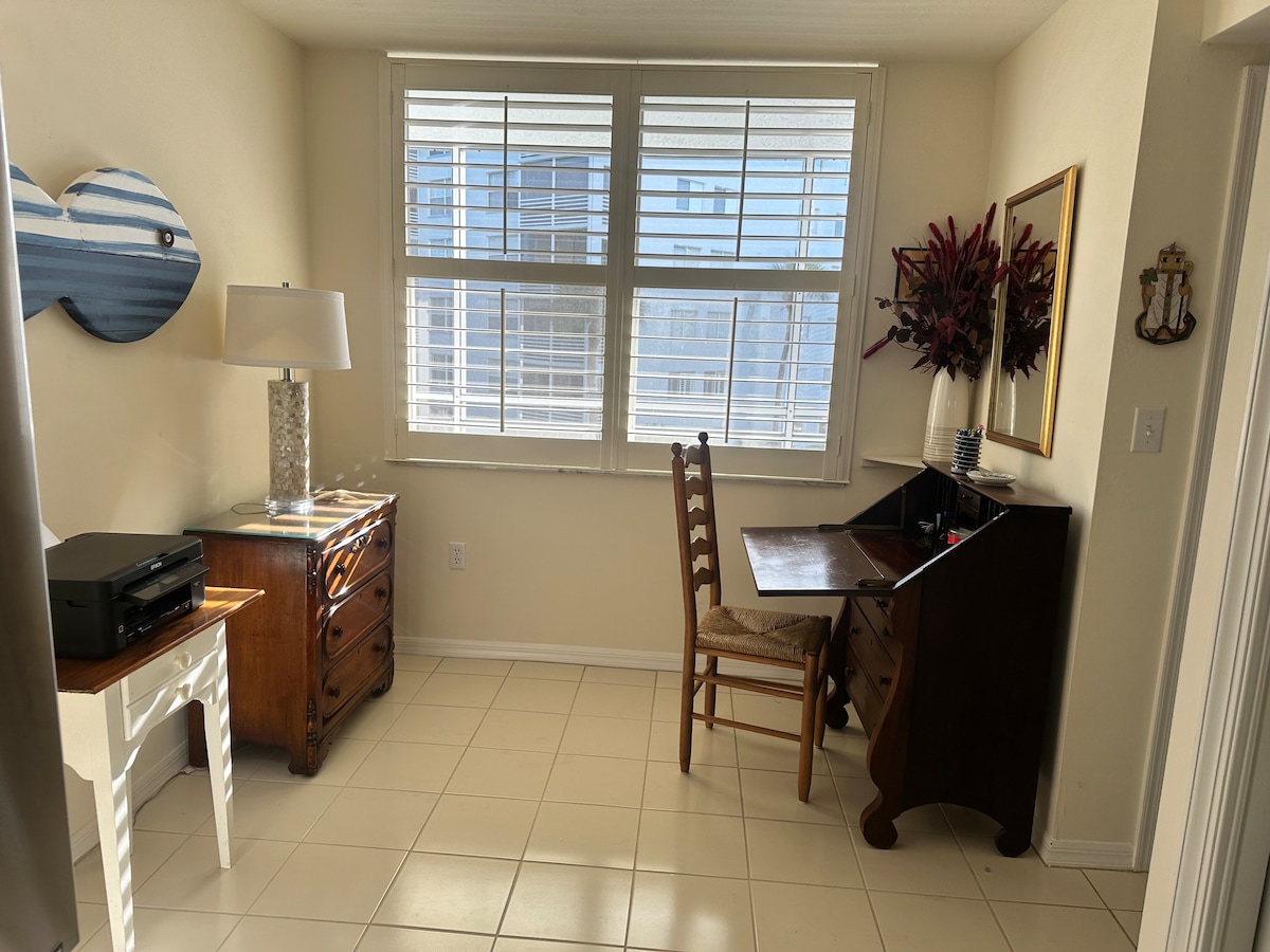 Sunset Haven: Condo in Naples
